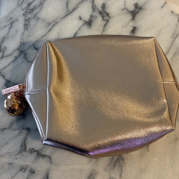 Lot of 4 New Pink/Rose Gold Cosmetic Bags. Great for Travel. - Picture 8 of 9